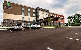 Holiday Inn Express & Suites Dayton East - Beavercreek, An Ihg Hotel Exterior photo