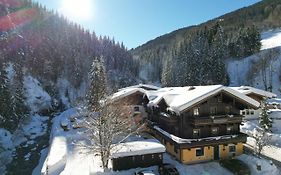 Pension Ledererguetl - Jokercard & Parkplatz Inkl Bed and Breakfast Saalbach-Hinterglemm Exterior photo