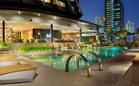 Doubletree By Hilton Sukhumvit Bangkok Hotel Exterior photo