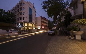 Hotel Host Inn Ahmedabad Exterior photo