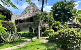 Gemuetliches Ferienhaus Am Weissen Sandstrand Villa Malindi Exterior photo