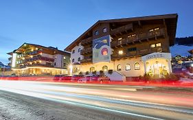 Happyellow Boutique House Bed and Breakfast Saalbach-Hinterglemm Exterior photo