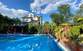 Hotel Royal Park Chişinău Exterior photo