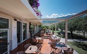 Hotel Baia Azzurra - Lake Front Torbole Sul Garda Exterior photo