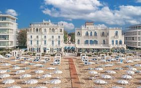 Casa Bianca Al Mare Hotel Lido di Jesolo Exterior photo