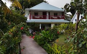 Lucy's guesthouse La Digue Exterior photo