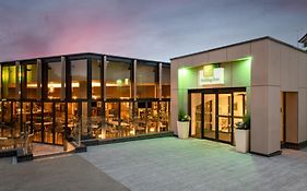 Holiday Inn London Gatwick - Worth, An Ihg Hotel Crawley  Exterior photo