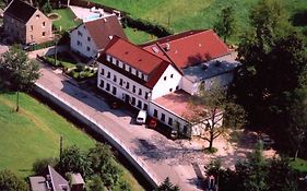 Landhotel Goldener Loewe Mit Pension Am Taurastein Burgstadt Exterior photo