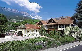 Hotel Unterrain Eppan an der Weinstraße Exterior photo