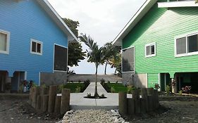 Serenity Beach Cottages Útila Exterior photo