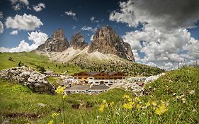 Passo Sella Dolomiti Mountain Resort Sëlva di Val Gardena Exterior photo