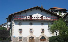 Hostal Ezkurra Hotel Exterior photo