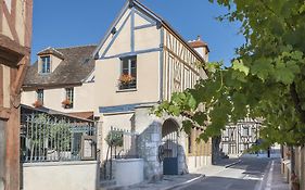 Hotel Aux Vieux Remparts, The Originals Relais Provins Exterior photo