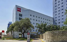 Ibis Monterrey Valle Hotel Exterior photo