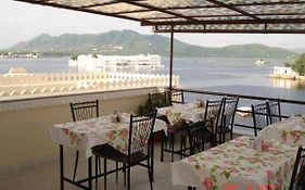 Raj Niwas Hotel Udaipur Exterior photo