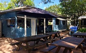 Pippies Beachhouse Backpackers Rainbow Beach Exterior photo