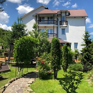 Smerekovyi Dvir Hotel Zhdenijevo Exterior photo