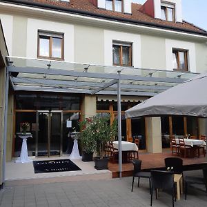 London Boutique Hotel & Restaurant Trnava Exterior photo