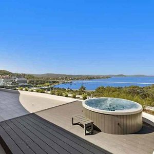 Stylish Penthouse With Views & Jacuzzi Lejlighed Gosford Exterior photo
