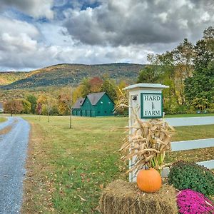 Luxe Green Barn Near Skiing With Mt Equinox Views! Lejlighed Manchester Center Exterior photo