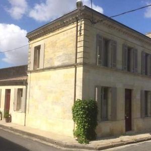 Au Coeur Des Vignobles Bed and Breakfast Saint-Estèphe Exterior photo