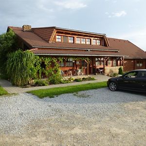 Restaurace Vraz Hotel Trhové Sviny Exterior photo