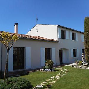 Le Logis De L'Etore Bed and Breakfast Saint-Jean-dʼAngély Exterior photo