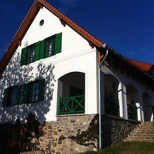 Kolonics Pinceszet Vendeghaz Somlo Bed and Breakfast Somlovasarhely Exterior photo