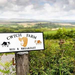 Cwtch Farm Bed & Breakfast Bed and Breakfast Ystalyfera Exterior photo