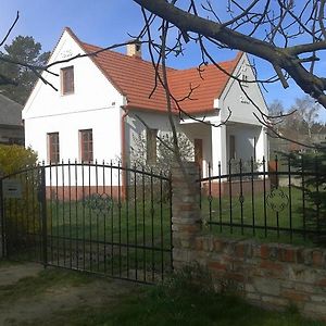 Park Vendeghaz Hotel Herend Exterior photo