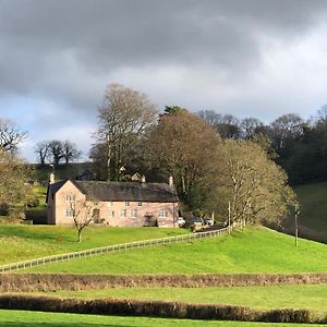 Walnut Tree Farm Bed and Breakfast Cwmbran Exterior photo