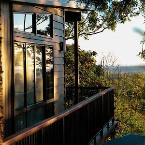 Rainforest Gardens - Luxury Hillside Accomodation With Views To Bay & Islands Lejlighed Mount Cotton Exterior photo