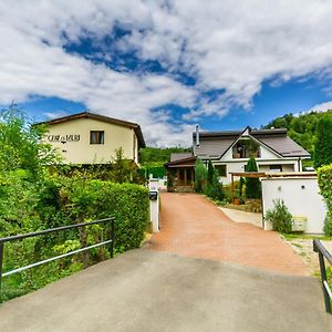 Casa Cu Muri Bed and Breakfast Tîrgu Ocna Exterior photo