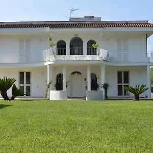 Casa Blanca Bed and Breakfast Latina Exterior photo