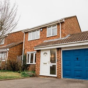 Superb Detached House By Silva Short Lets & Serviced Accommodation Bedford With Dedicated Parking & Garden Kempston Exterior photo