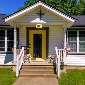 Historic Town Square Bungalow In Heart Of Brighton Atoka Exterior photo