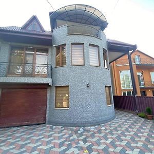 Lana'S Guest House Kutaisi Exterior photo