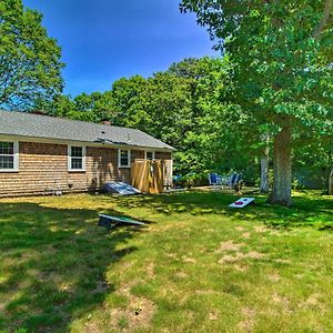 Cape Cod Bungalow With Patio Less Than 1 Mi To Beaches! Villa West Yarmouth Exterior photo