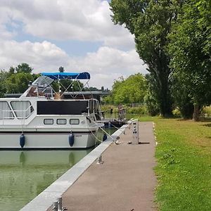 Bateau Chambre D'Hote Bed and Breakfast Saint-Florentin  Exterior photo