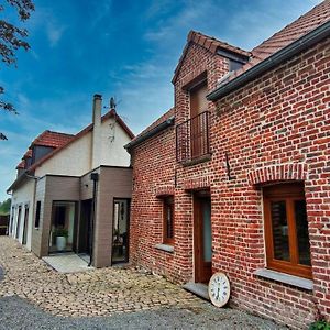 Au Cheval Blanc Hotel Gommegnies Exterior photo