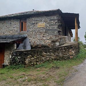 A Palleira Pensionat Castro Caldelas Exterior photo