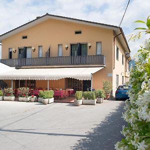 Hotel Tre Castelli Gallicano Exterior photo