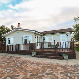 The Chalet Villa Northallerton Exterior photo