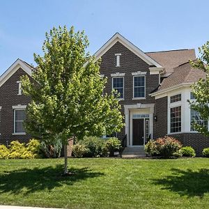 Lakefront View 5 Bedroom Home With Basement McCordsville Exterior photo