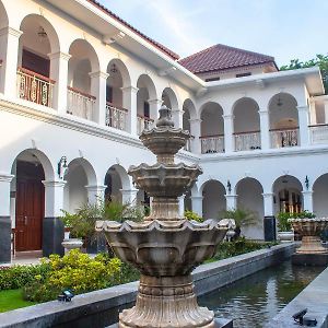 Daroessalam Syariah Heritage Hotel Pasuruan Exterior photo