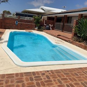 Beach Front 4 X2 Home With Pool Geraldton Exterior photo