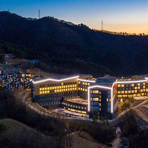 Ramada Hotel Suites By Wyndham Gangwon Pyeongchang Exterior photo