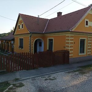 Nadkunyho Vendeghaz Hotel Hegyhátszentjakab Exterior photo