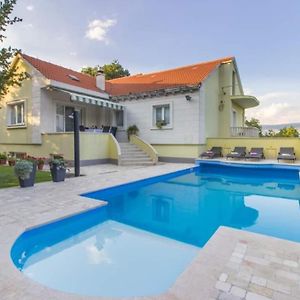 Private Villa With Pool Up To 7 Persons In Peaceful Area Hrvace Exterior photo