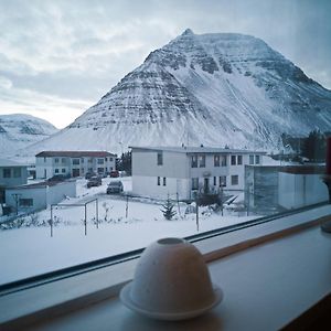 Apartment With Amazing Mountain View Bolungarvík Exterior photo